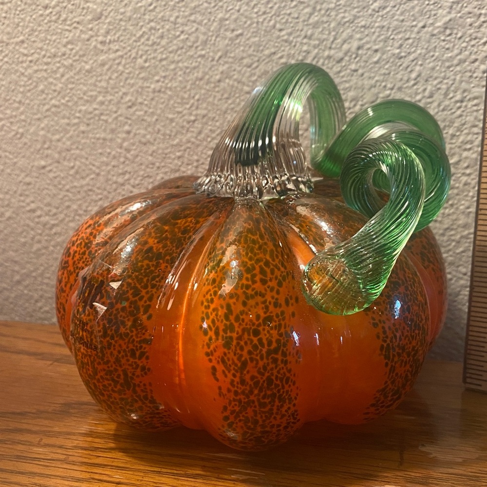 HQT Studio Hand Blown Art Glass Orange Pumpkin Sculpture w/ Swirly Stem